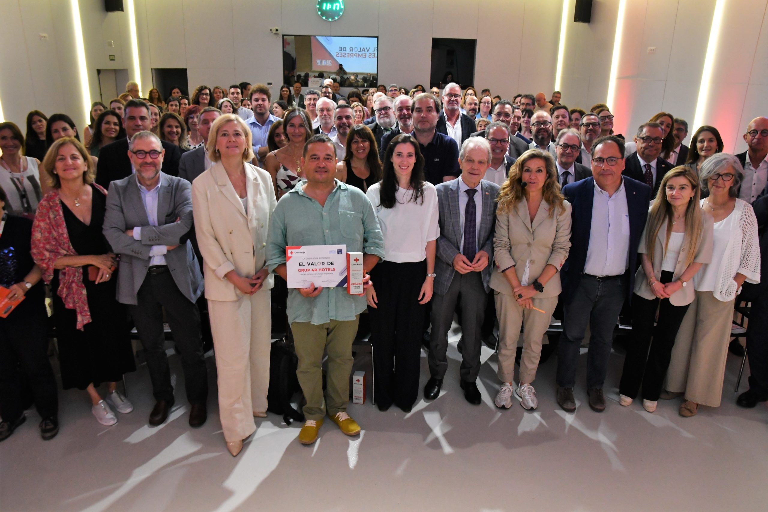 La Creu Roja reconeix el compromís de la Fundació Diverse en el projecte Èxit Escolar